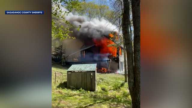 Strangers rescue woman from burning home - Vimarsana News
