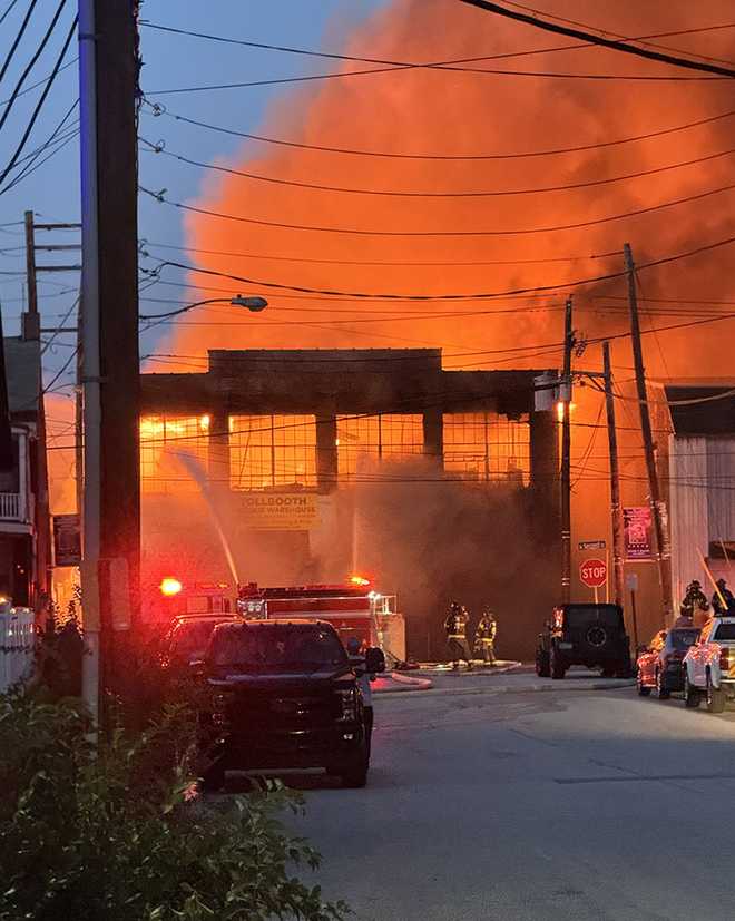 Incendio comercial en Columbia, condado de Lancaster.