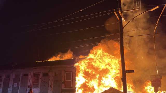 Abandoned homes that caught fire in Hollygrove will be demolished - Vimarsana News