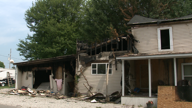 Scottsburg family saved from burning home by deputy - Vimarsana News