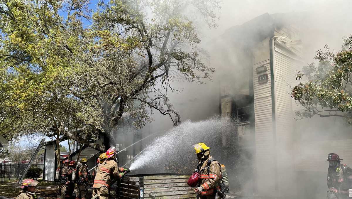 New Orleans Algiers fire apartment complex