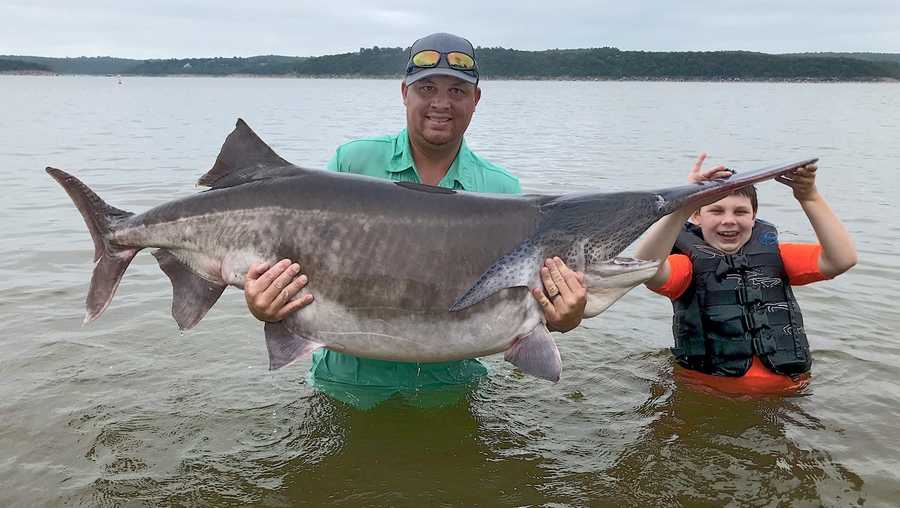 An Oklahoma man set a new world record Thursday morning by catching a 151.9-pound paddlefish.
