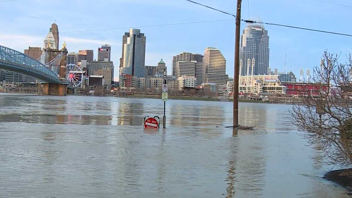 Ohio River drops below flood stage as water slowly recedes