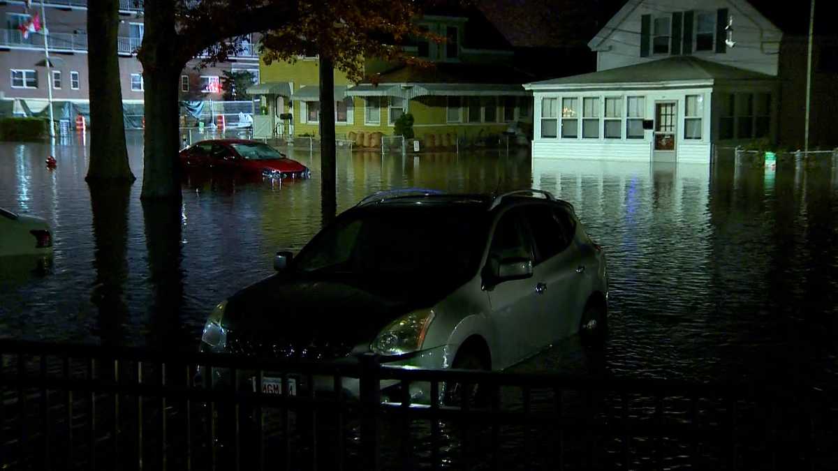 People rescued after water main break floods Lowell neighborhood