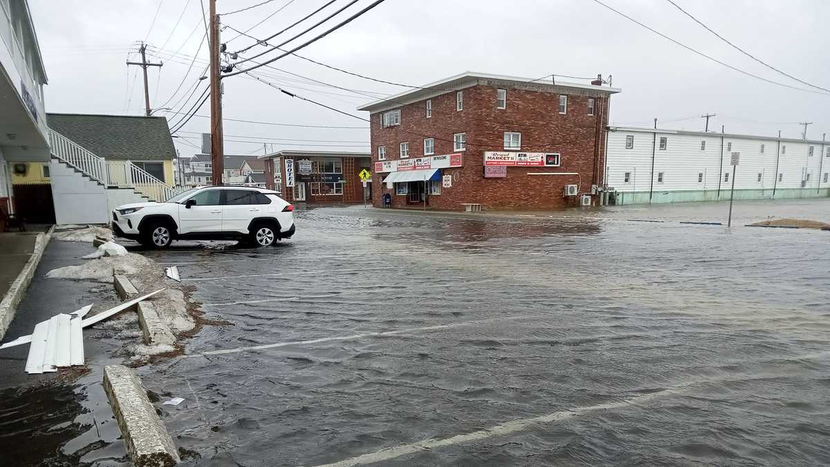 Images Flooding along NH coastline caused by winter storm
