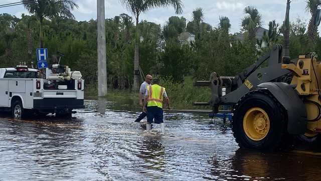 Stuart resident concerned floodwaters would enter his house this weekend - Vimarsana News