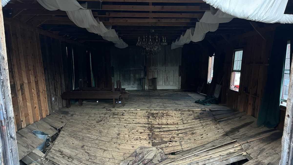 6 injured after floor collapses at New Hampshire wedding venue