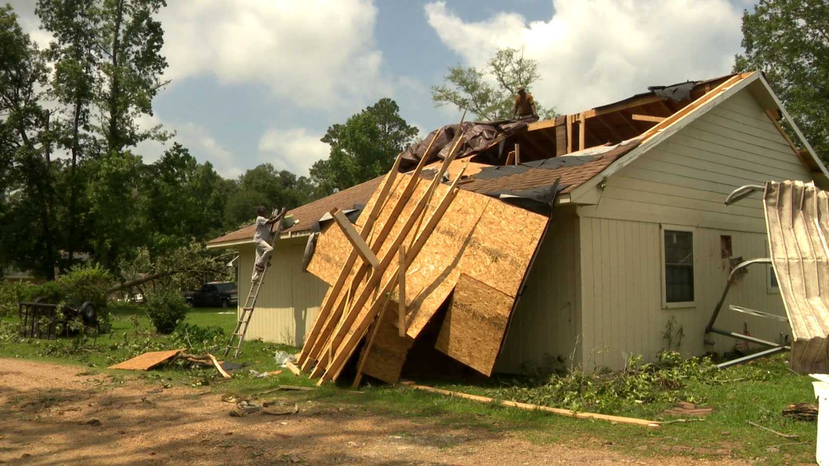 Rankin County residents pick up the pieces after tornado strikes - Vimarsana News