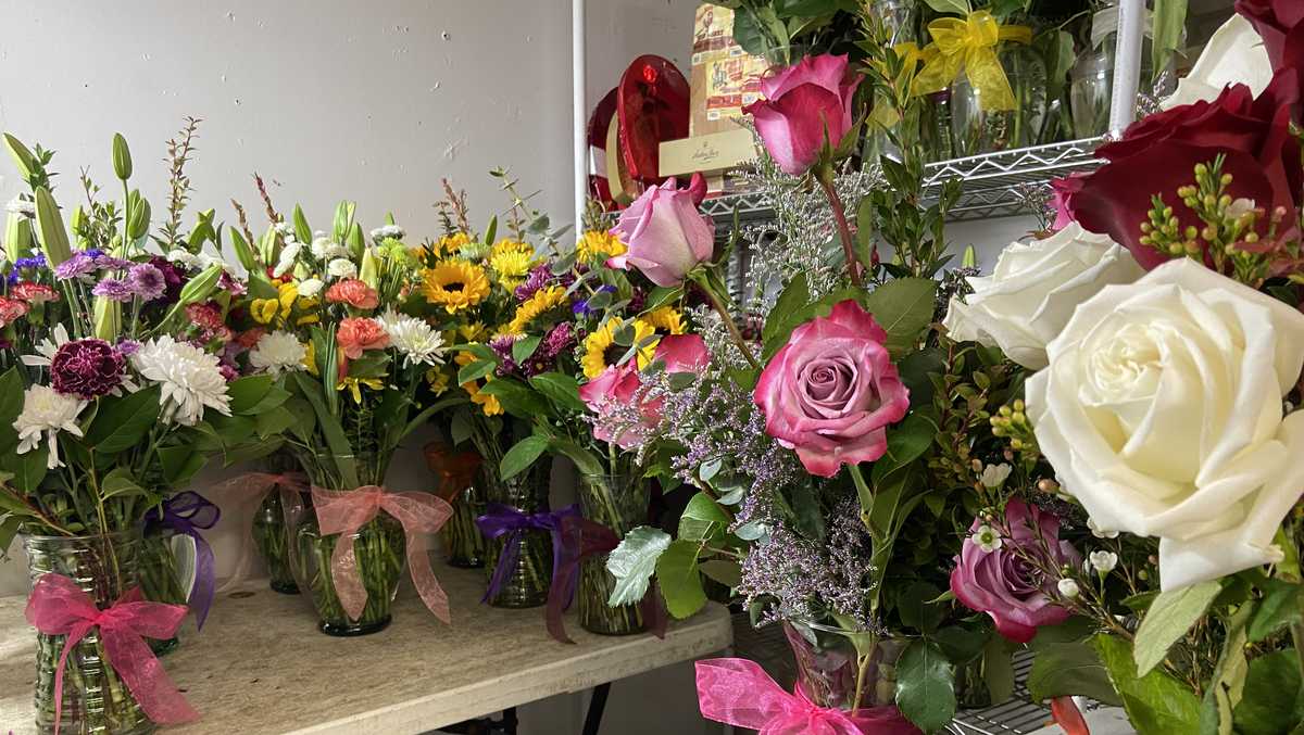 Florists deal with supply chain issues ahead of Valentine's Day