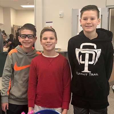 'I got chills seeing it happen': Olathe students buy flowers for every ...