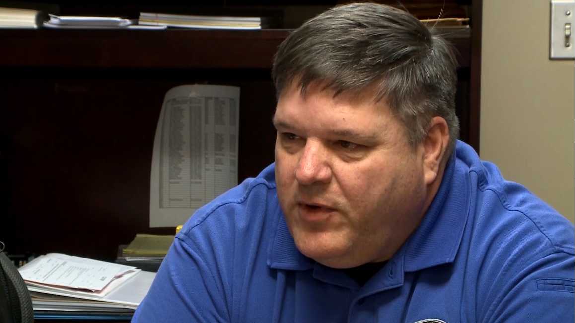 Flowood mayor suspends police chief - Vimarsana News