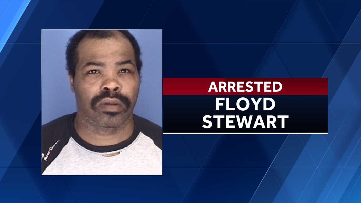 Man on the run after allegedly robbing AutoZone in Burlington