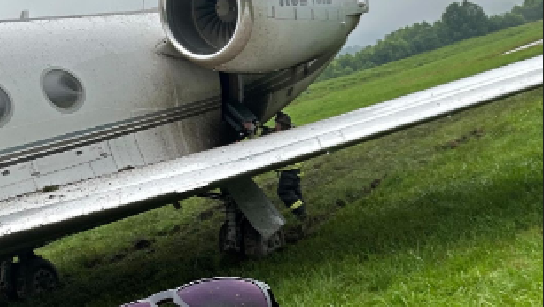 A famous comic plane makes an emergency landing