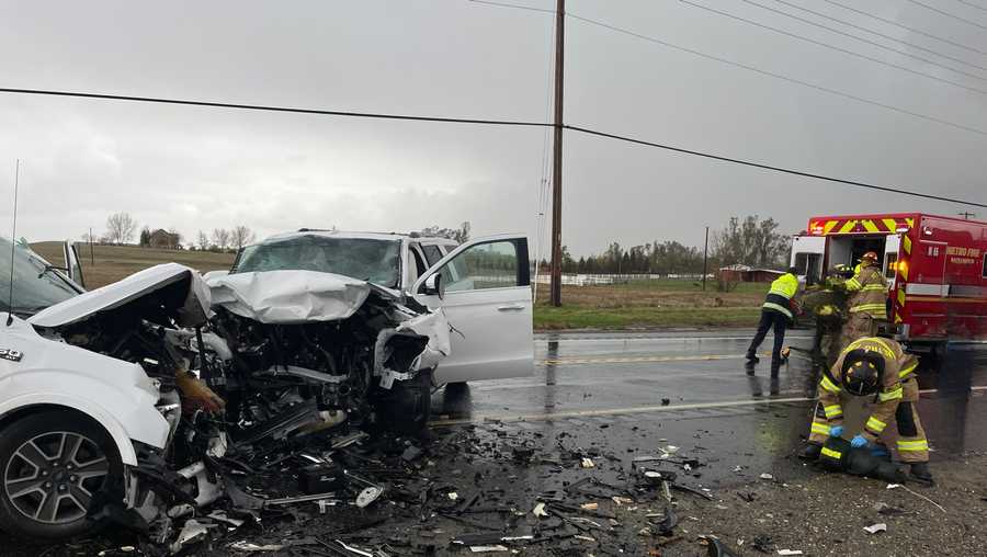 2 hospitalized in head-on collision on Jackson Highway near Sloughhouse