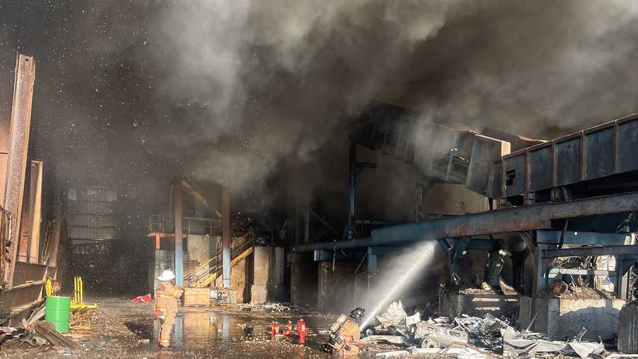 fmfd battles warehouse fire 3-22-25