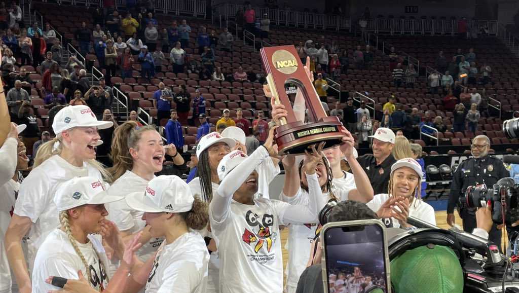UofL campus fired up as Louisville women head to Final Four