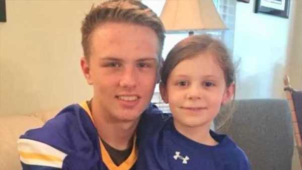 Mariemont football player pushes through disease