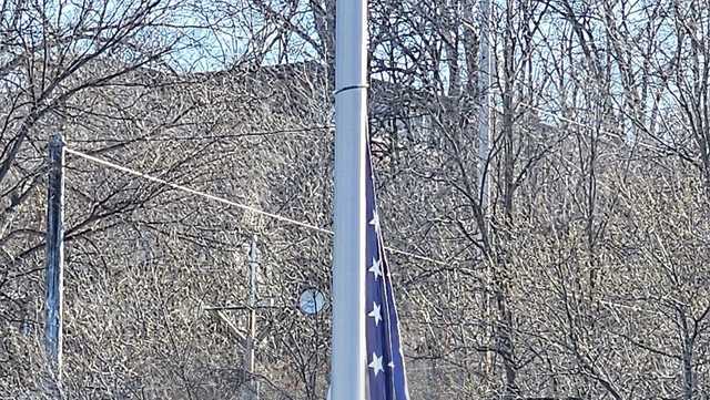 Watch: Crews replace American flag in Des Moines River - Vimarsana News