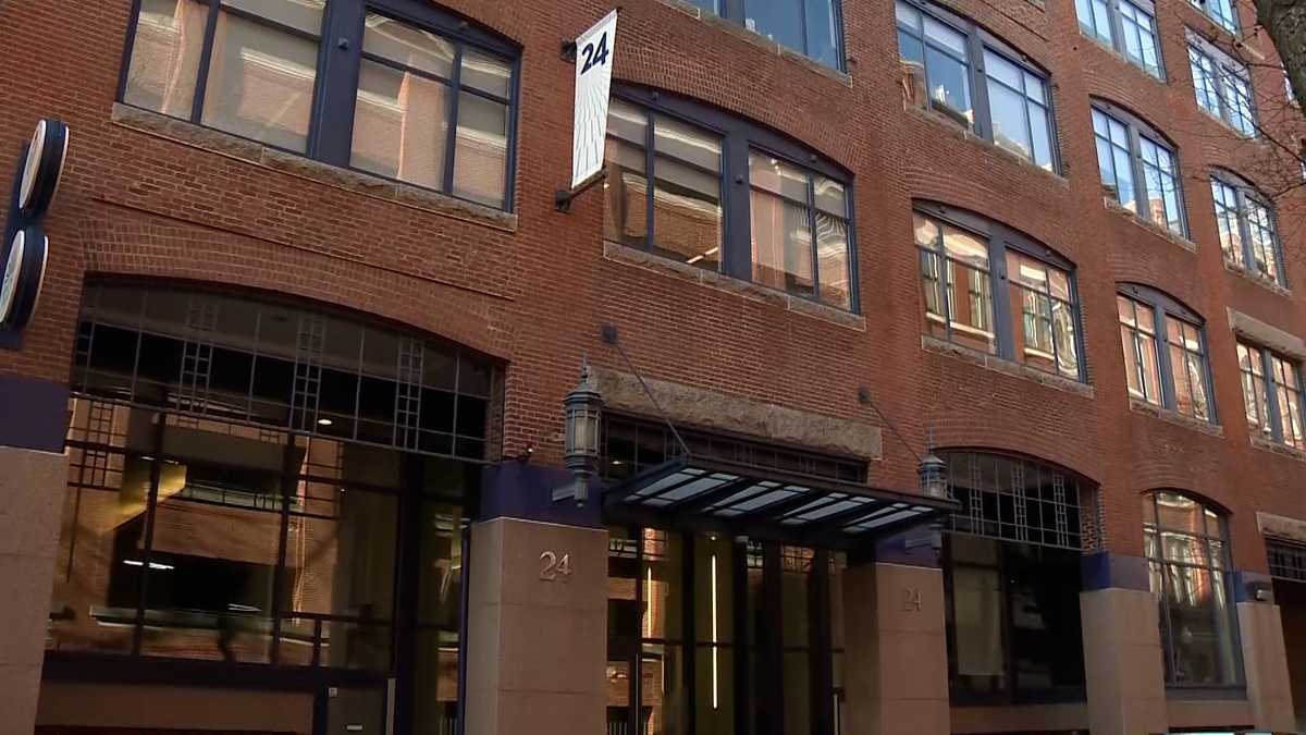 马萨诸塞州州长希望尽快在波士顿的一栋建筑中开设安全网庇护所