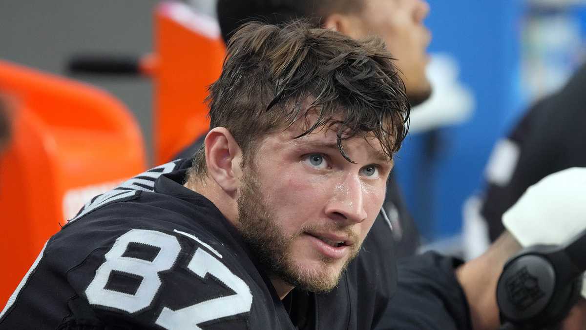 Las Vegas Raiders free agent Foster Moreau reveals cancer