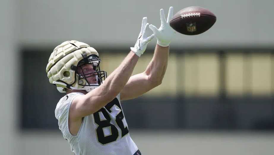 NFL tight end Foster Moreau opens up on cancer diagnosis - Good