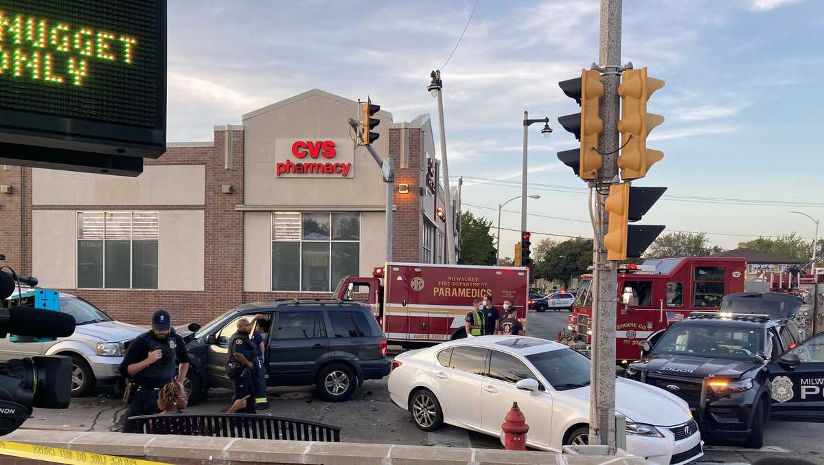 Milwaukee police squad car involved in 4-car collision