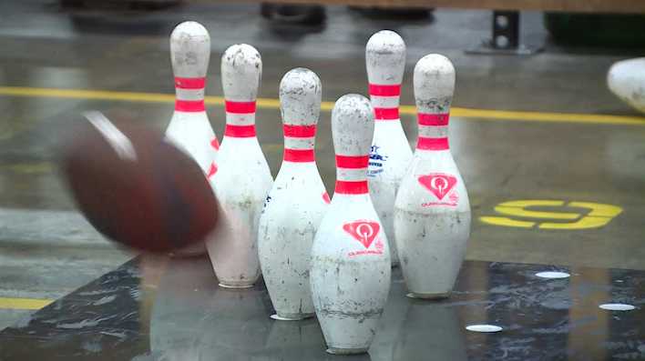 At this massive new Cincinnati warehouse bar, fowling is king