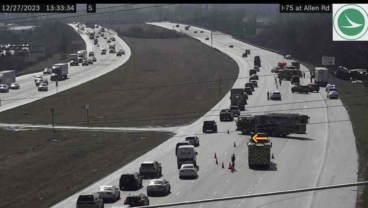 Multiple lanes on I-75 closed due to crash involving Rumpke truck Multiple lanes on I-75 closed due to crash involving Rumpke truck