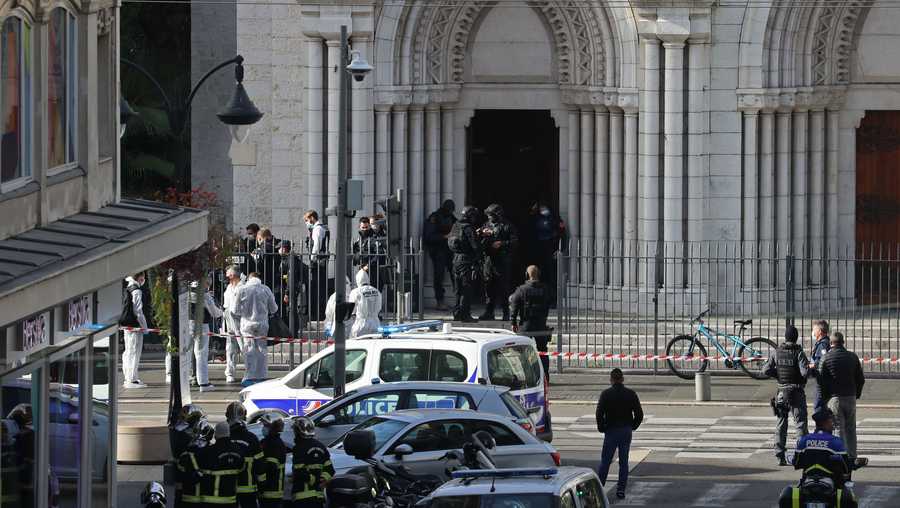 French members of the elite tactical police unit RAID enter to search the Basilica of Notre-Dame de Nice after a knife attack in Nice on October 29, 2020.