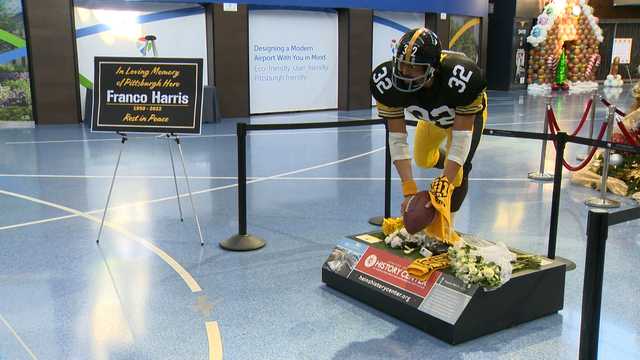 Airport's statue of Pittsburgh Steeler Franco Harris now impromptu memorial  - The Points Guy