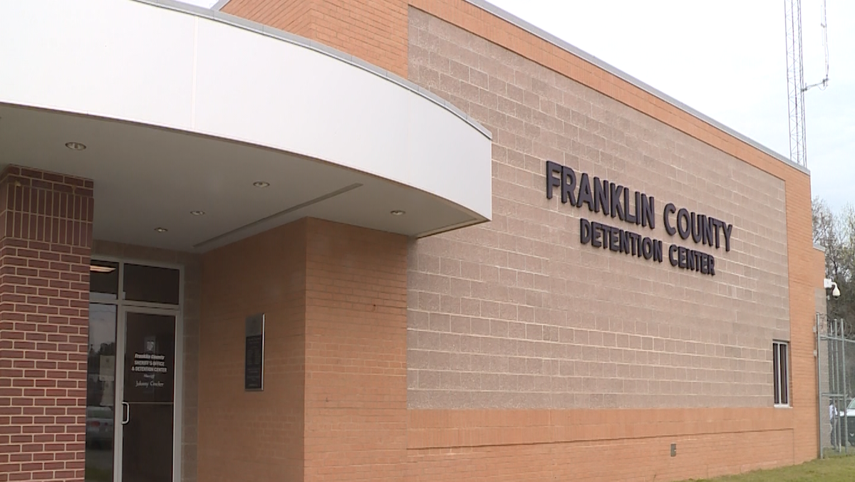 Franklin County, Arkansas detention center employee arrested