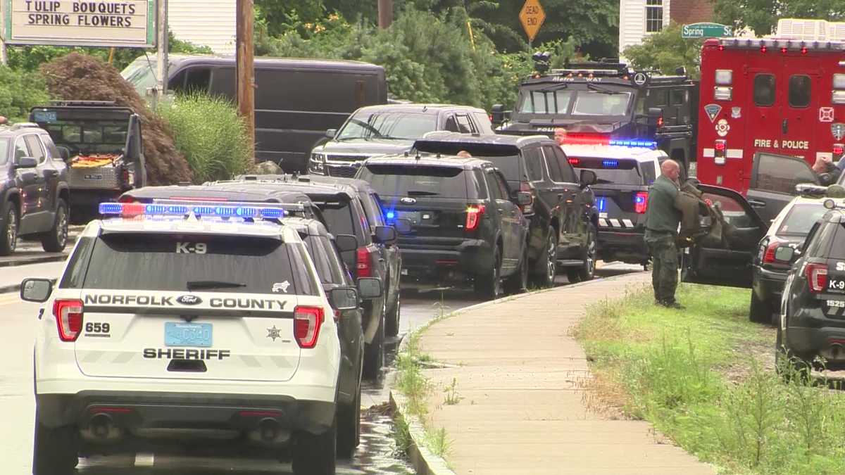 Streets closed in Franklin as police, SWAT team search for armed ...