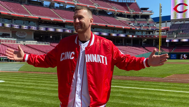 Cincinnati Reds Todd Frazier, BPE Staff Create Memories at Open House