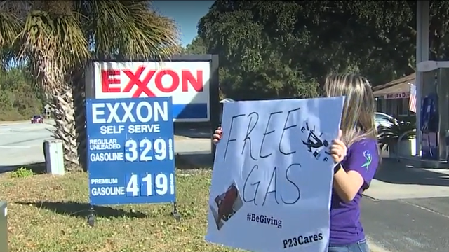 Hilton Head Island: Holiday free gas giveaway draws a crowd - Vimarsana News