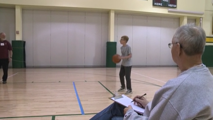 Kids competed in a free throw competition - Vimarsana News