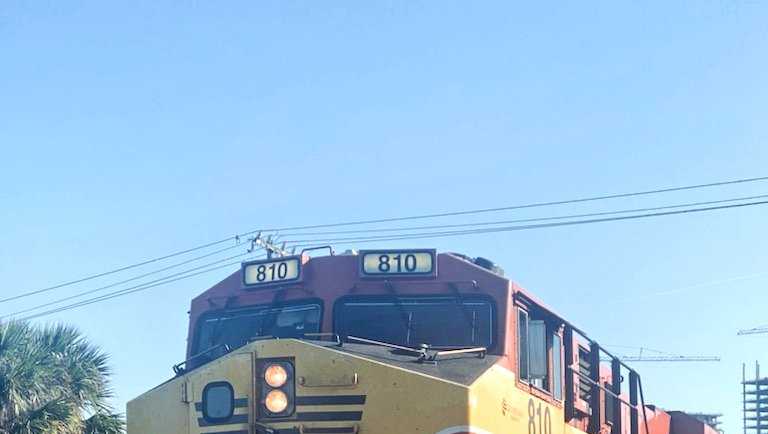 Man hit and killed by train in West Palm Beach