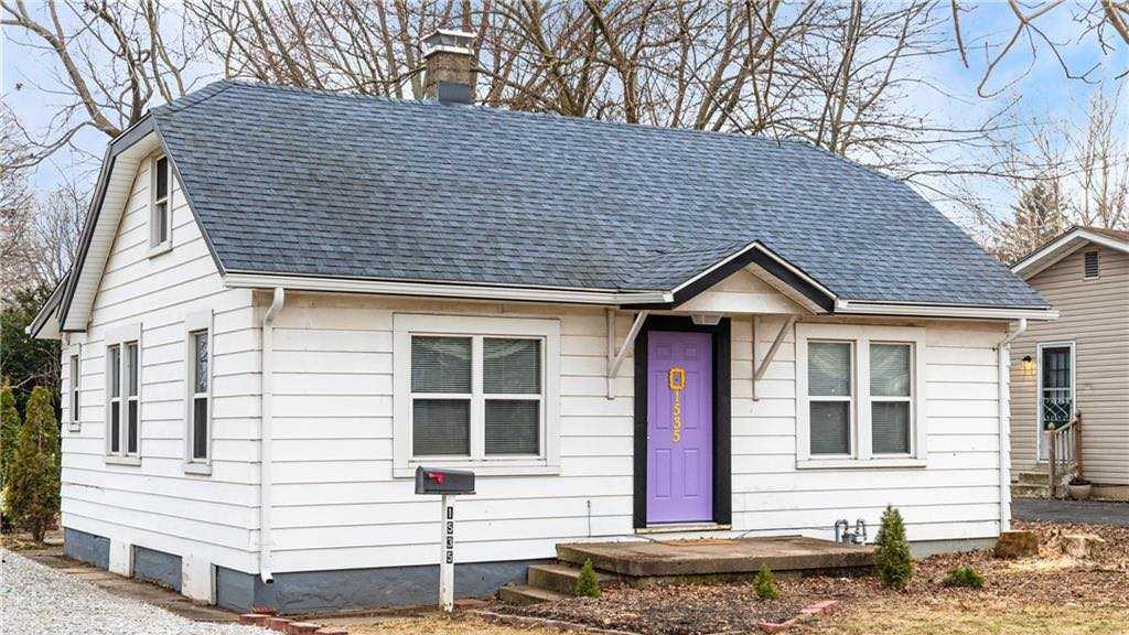 PHOTOS 'Friends' themed house for sale in Dayton, Ohio