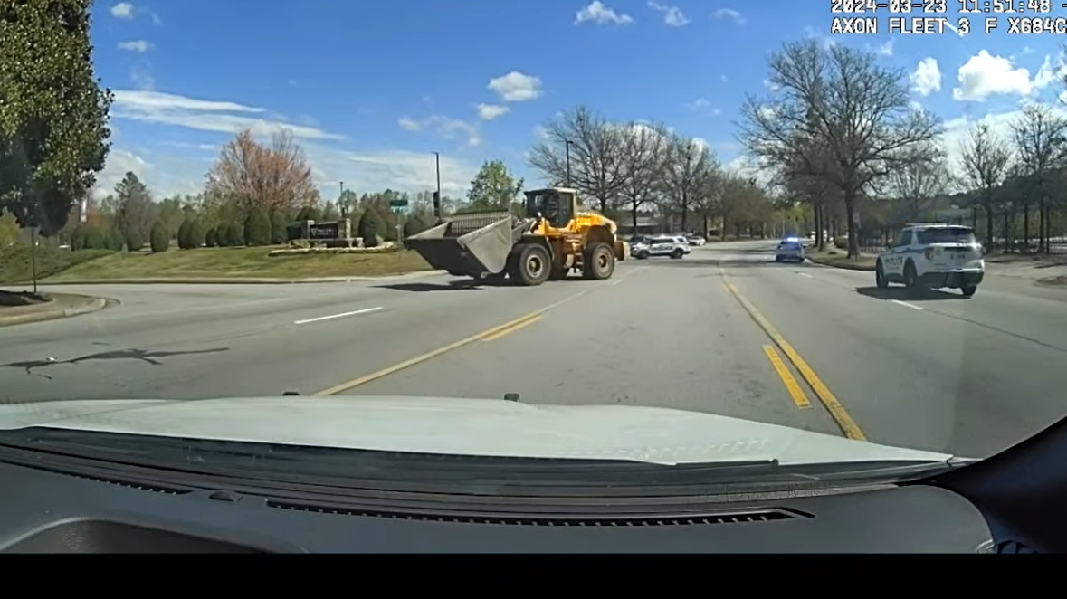 WATCH: Georgia man steals front loader, leads police on chase - Vimarsana News
