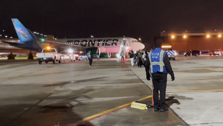 Passengers forced to deplane after flight from CVG to Fort Myers gets stuck in mud - Vimarsana News