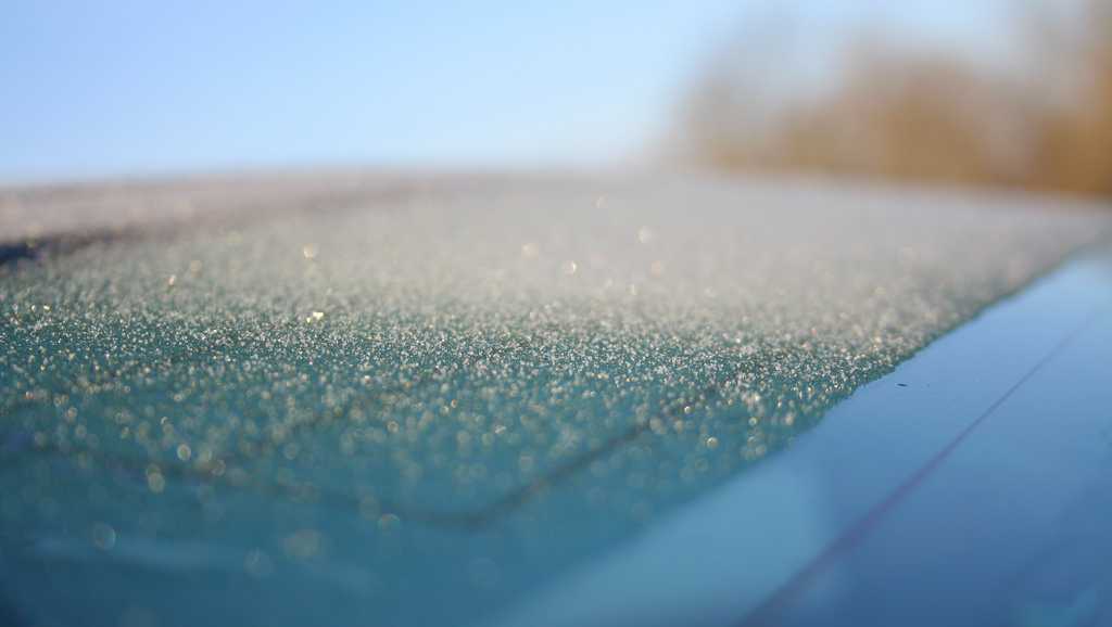 Simple windshield deicer