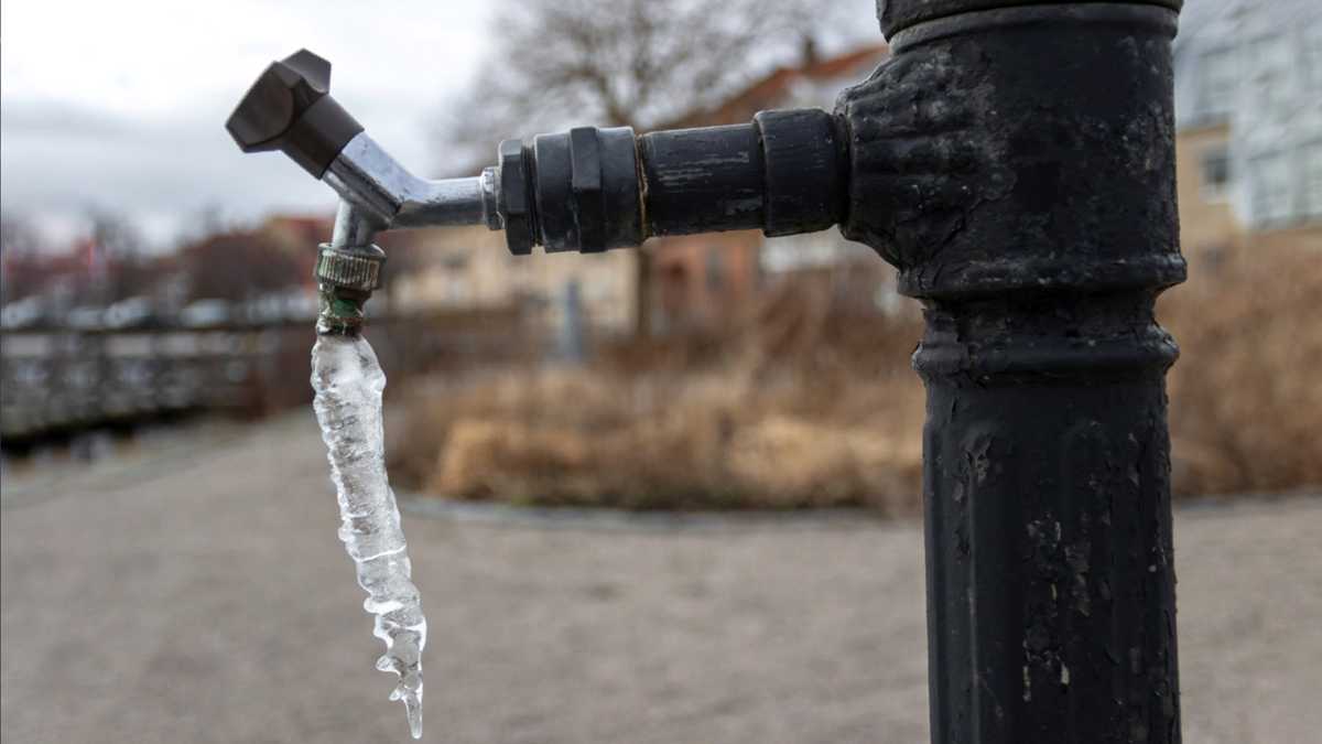 Here's what you should know to keep your water pipes from freezing and bursting