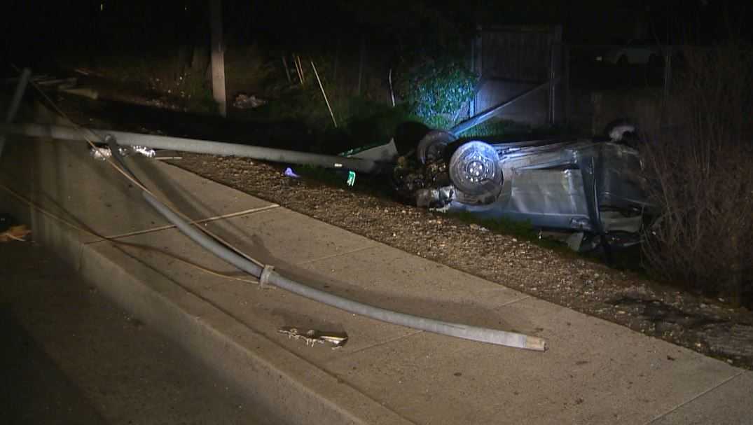 Chase ends in crash near Highway 99 in Sacramento