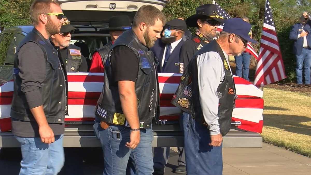 Hàng trăm người tập trung để dự đám tang của một cựu chiến binh Việt Nam trong Chiến tranh Oklahoma