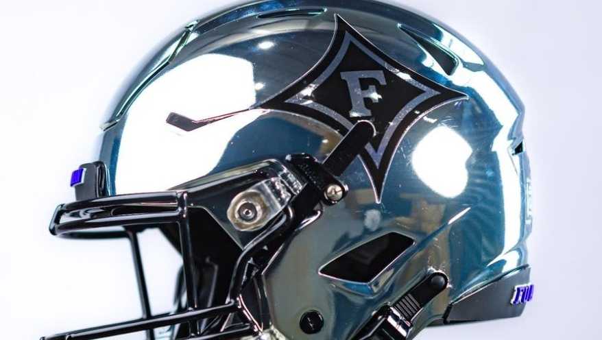 diamond football helmet GND 10K Yellow Gold Diamond-Studded Pendant Command attention with our 3D Diamond American Football Helmet Pendant Carbon & Riddell Football Helmet