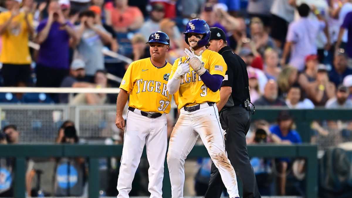 LSU wins 1st College World Series title since 2009, beating