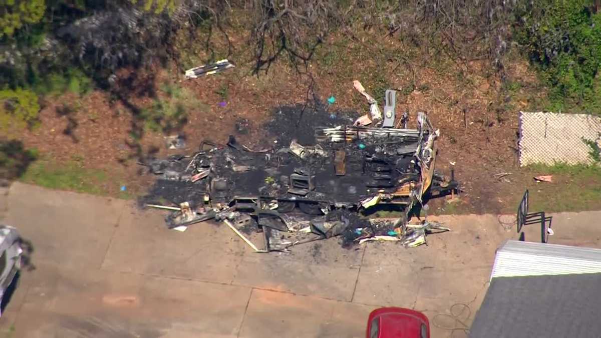 South Carolina: Man trapped in trailer found dead after fire