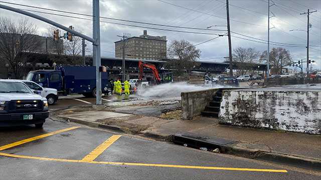 Crews work to repair broken water lines as Jackson residents remain under boil water notice - Vimarsana News