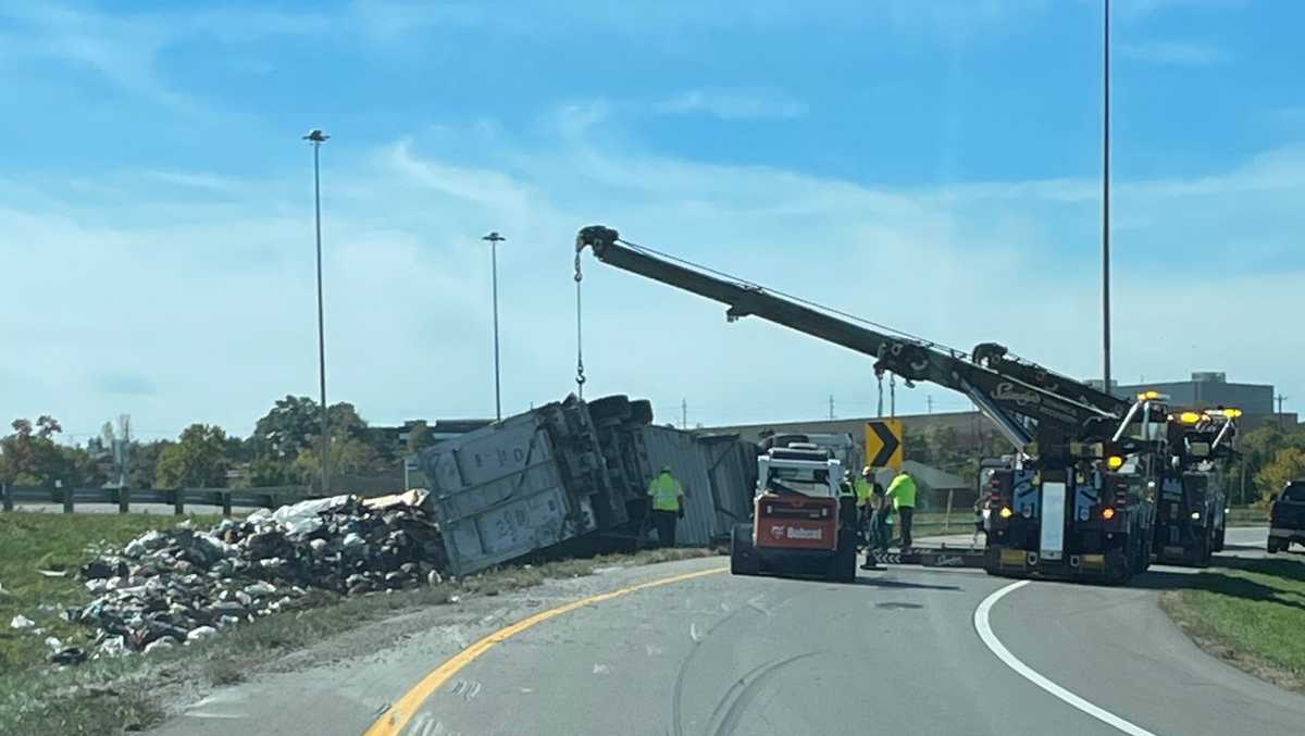 Ramp closed on I-75 after truck carrying garbage overturns in Sharonville