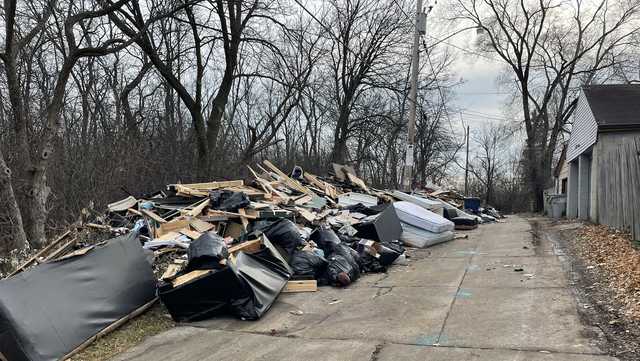 People fed up with waste growing in Milwaukee alley - Vimarsana News