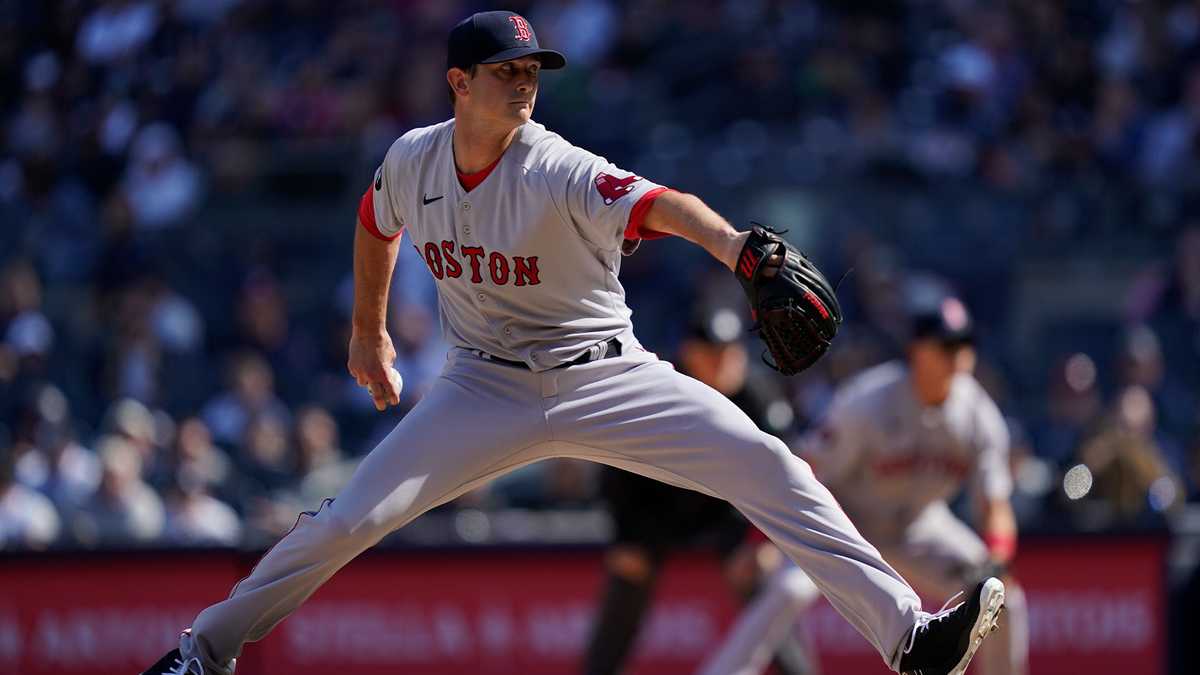 Whitlock spins gem, leads Red Sox past Angels 2-1
